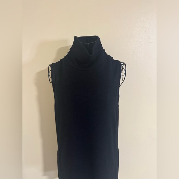 Banana Republic Ribbed Merino Mock Neck Tank in Black Size Small - Picture 3 of 7